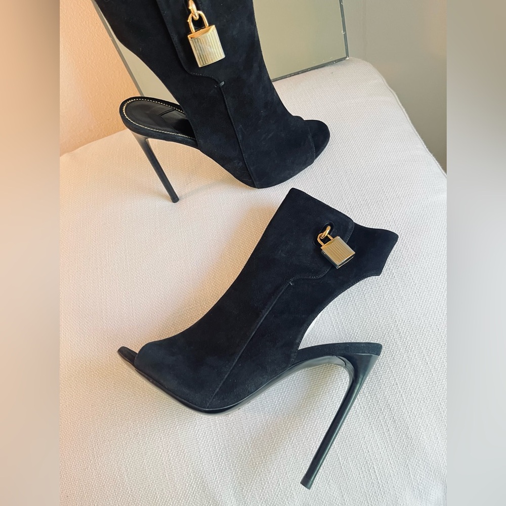 *NIB* Tom Ford 37.5 Black & Gold Lock Heels
